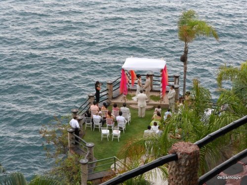Puerto-vallarta-beach-wedding-le-kliff-restaurant-04